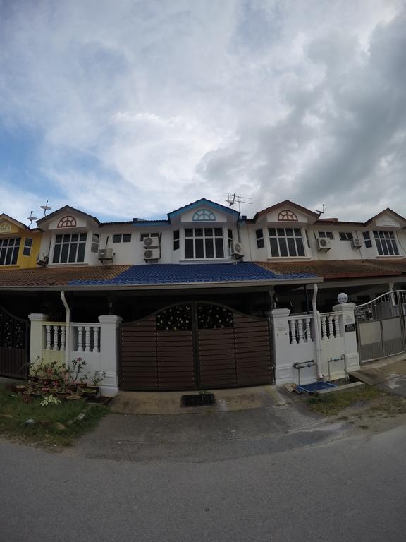 Little Blue House Kemaman Guesthouse Chukai Exteriér fotografie